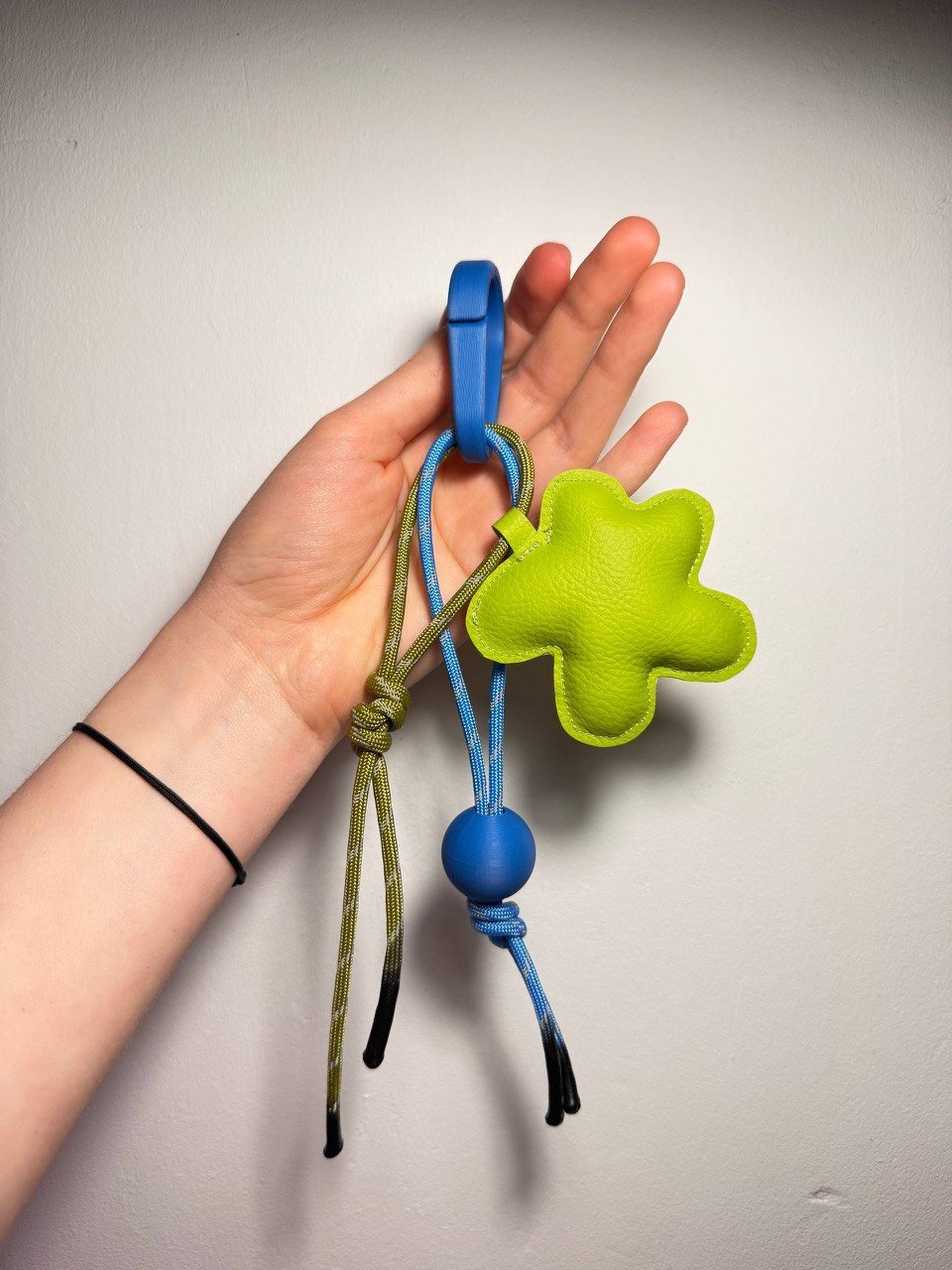 Обвес с кожаным цветком